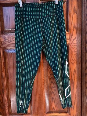 2XU Large Black & Green Active Leggings - Performance Bottoms